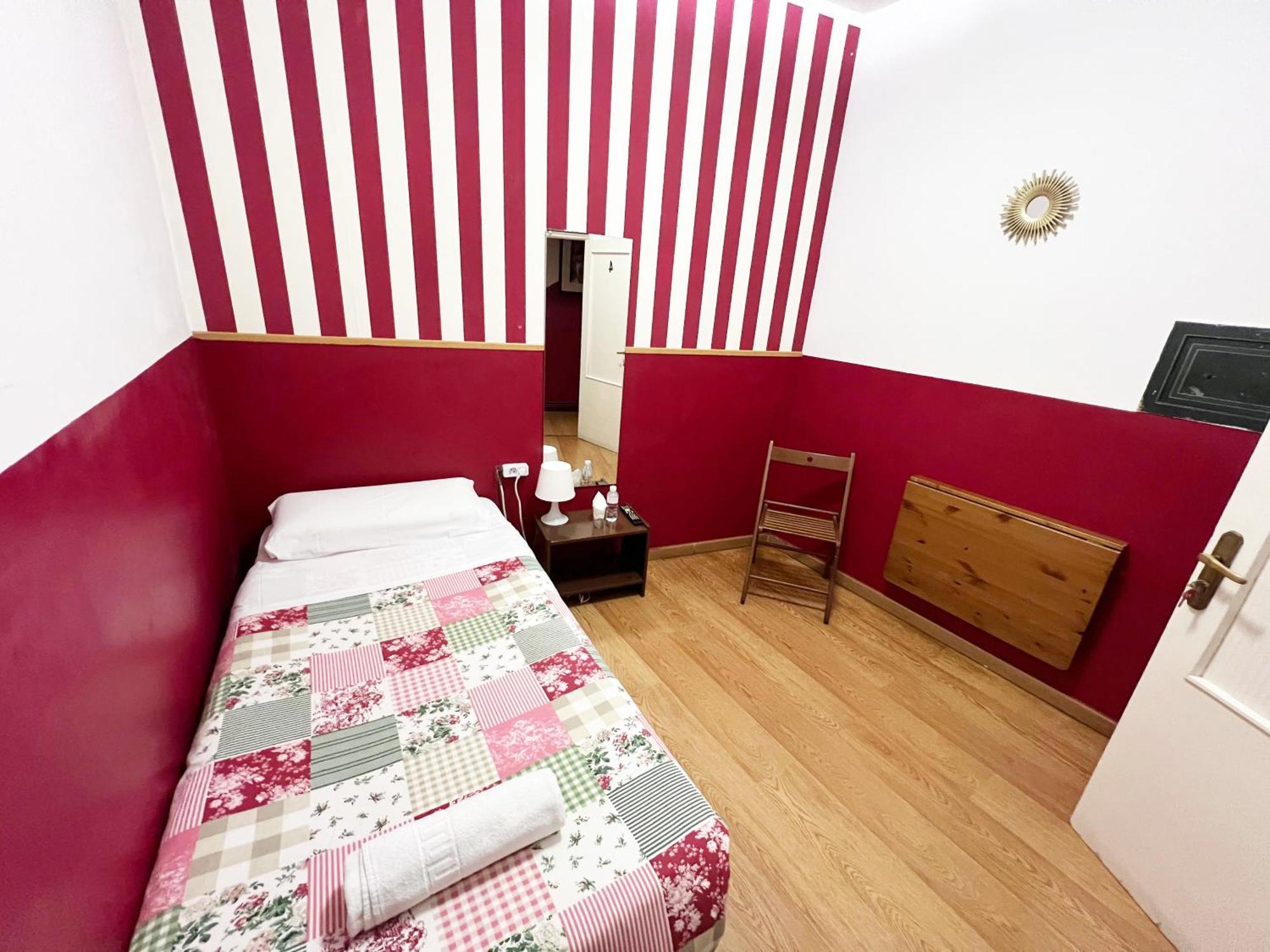 Hostal La Casa De La Plaza — Photos 2