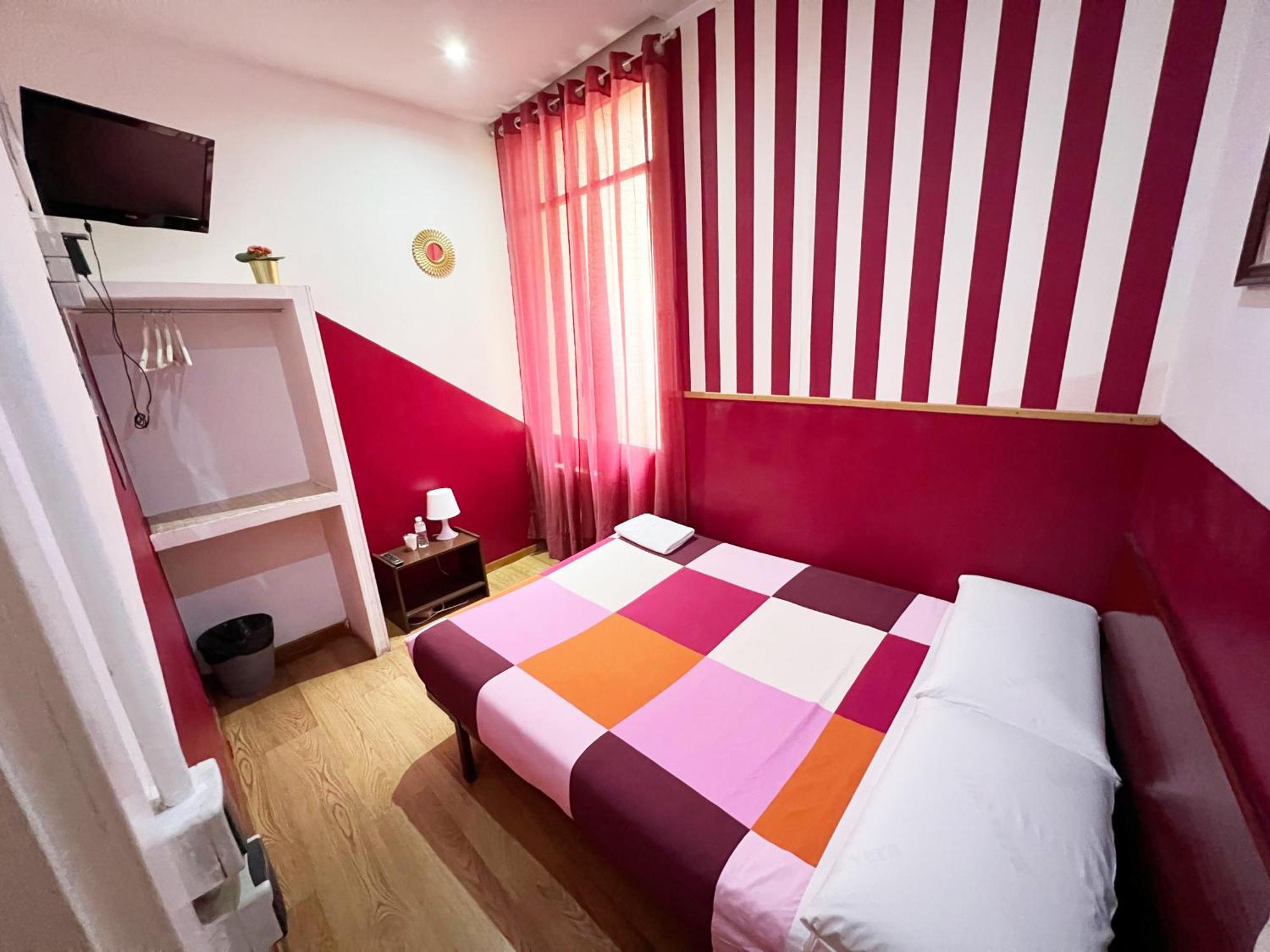 Hostal La Casa De La Plaza — Photos 1